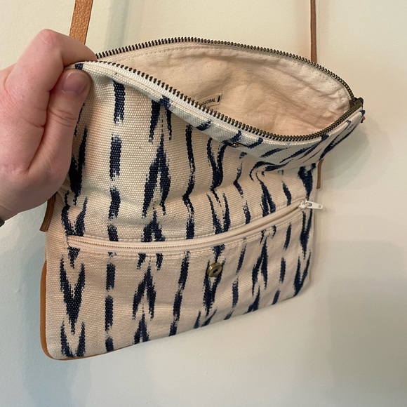 Mercado Global Design Canvas Crossbody Purse - Picture 5 of 10